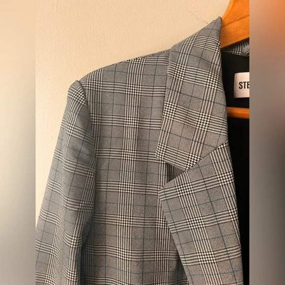 Steve Madden plaid blazer - Picture 2 of 11